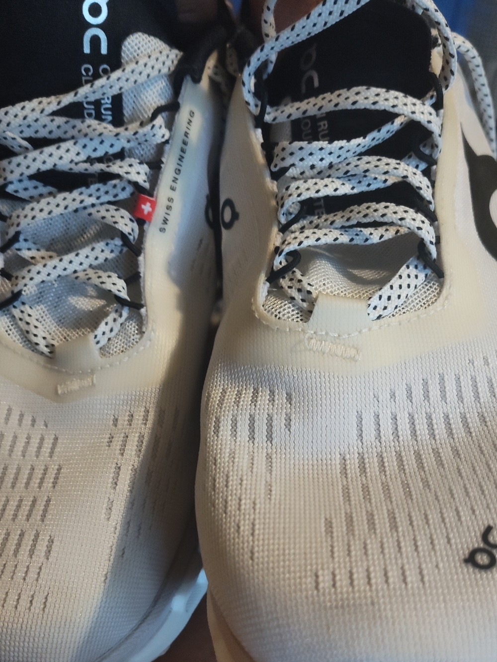 On Running Men's Cloudswift White/Black Running Shoes - Picture 3 of 4